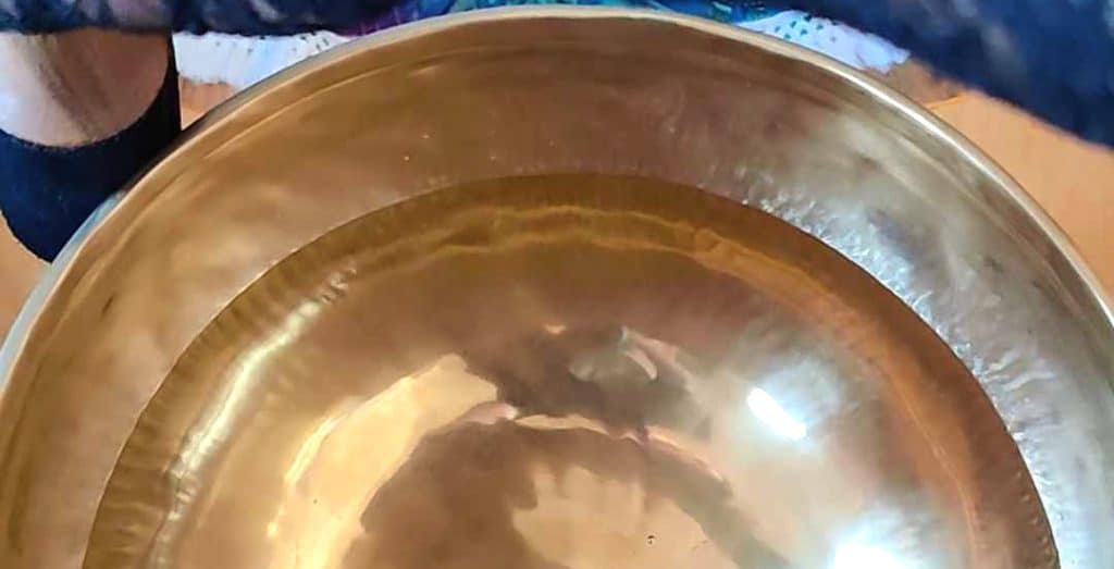 Sustained tones from quartz crystal or Tibetan bowls correspond to alpha and theta brainwave states
